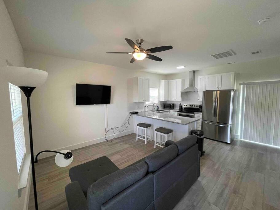 Charming 1 Bedroom Cottage Close To Dtown Nas Bchs بينساكولا المظهر الخارجي الصورة