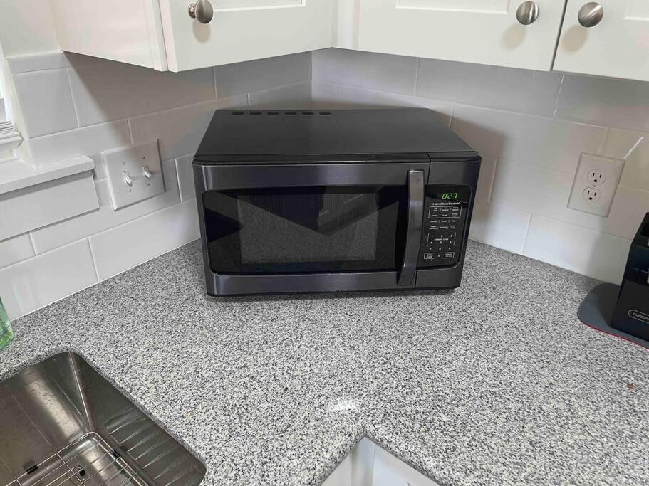 Charming 1 Bedroom Cottage Close To Dtown Nas Bchs بينساكولا المظهر الخارجي الصورة